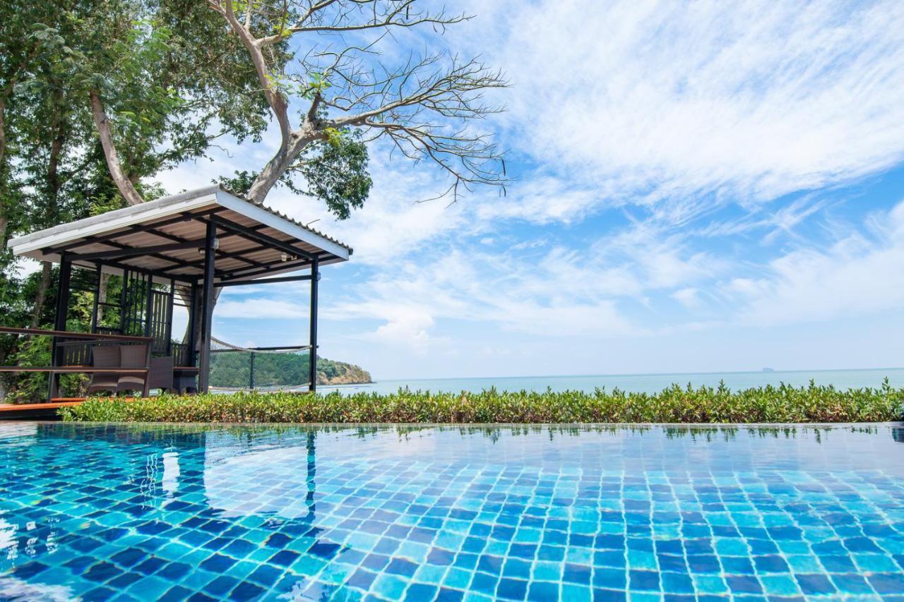 Koh Sirey Beachfront Pool Villa Phuket Extérieur photo