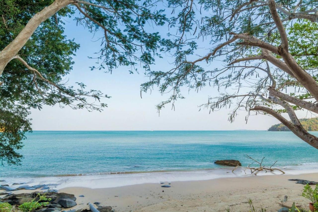 Koh Sirey Beachfront Pool Villa Phuket Extérieur photo